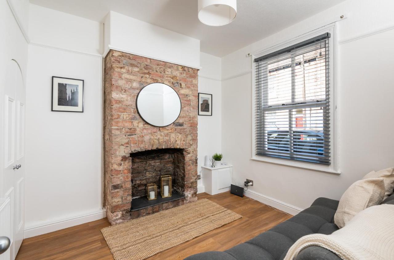 Stylish, Centrally Located Terrace - Pass The Key يورك المظهر الخارجي الصورة